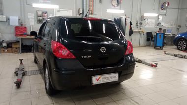 Nissan Tiida 2011 года, 183 811 км - вид 5