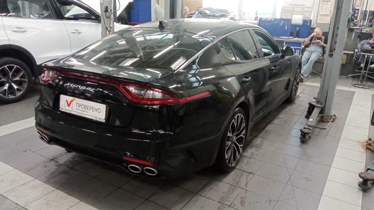 KIA Stinger 2018 года, 152 765 км - вид 3