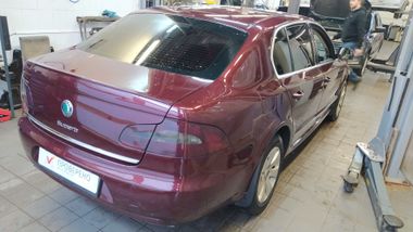 Skoda Superb 2012 года, 198 370 км - вид 3