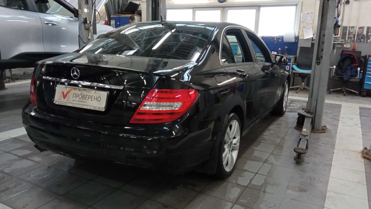 Mercedes-Benz C-класс 2013 года, 191 592 км - вид 3