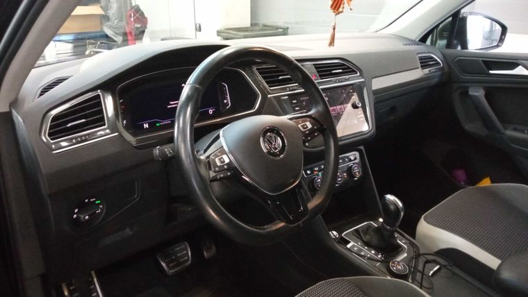 Volkswagen Tiguan 2019 года, 107 940 км - вид 5
