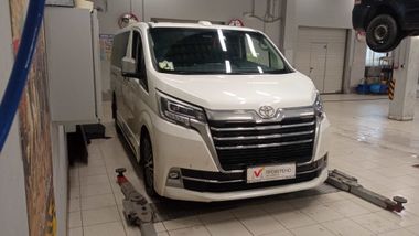 Toyota Hiace 2021 года, 108 968 км - вид 3