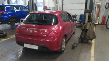 Peugeot 308 2012 года, 164 511 км - вид 3