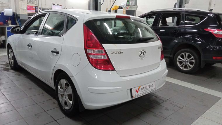 Hyundai i30 2009 года, 67 432 км - вид 4