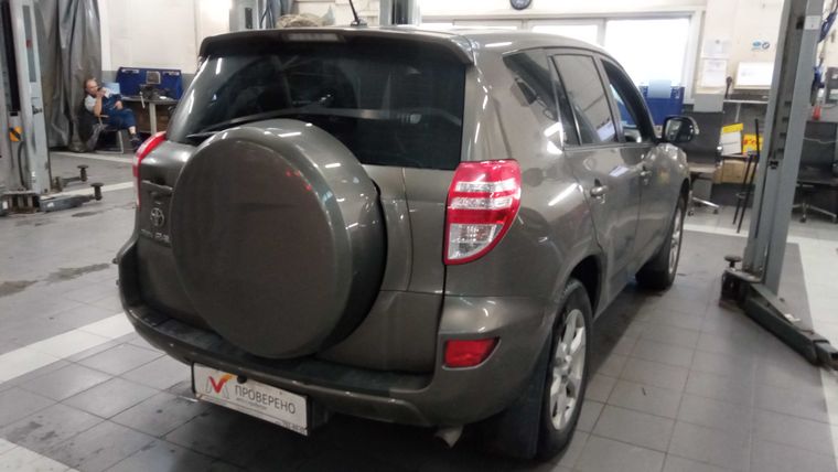 Toyota RAV4 2010 года, 193 150 км - вид 3