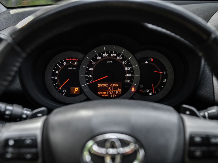 Toyota RAV4 2010 года, 193 150 км - вид 5