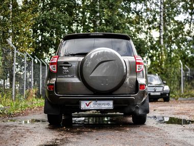 Toyota RAV4 2010 года, 193 150 км - вид 4