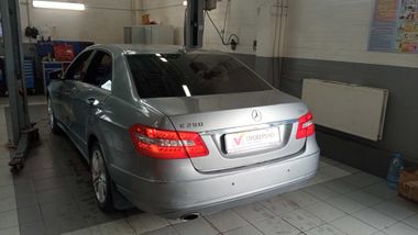Mercedes-Benz E-класс 2010 года, 228 608 км - вид 4