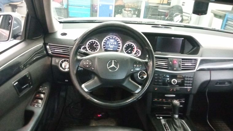 Mercedes-Benz E-класс 2010 года, 228 608 км - вид 5