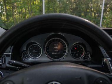 Mercedes-Benz E-класс 2010 года, 228 608 км - вид 5