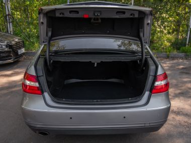 Mercedes-Benz E-класс 2010 года, 228 608 км - вид 17