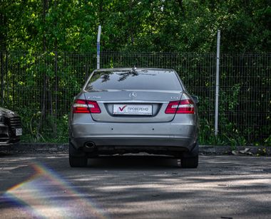 Mercedes-Benz E-класс 2010 года, 228 608 км - вид 4