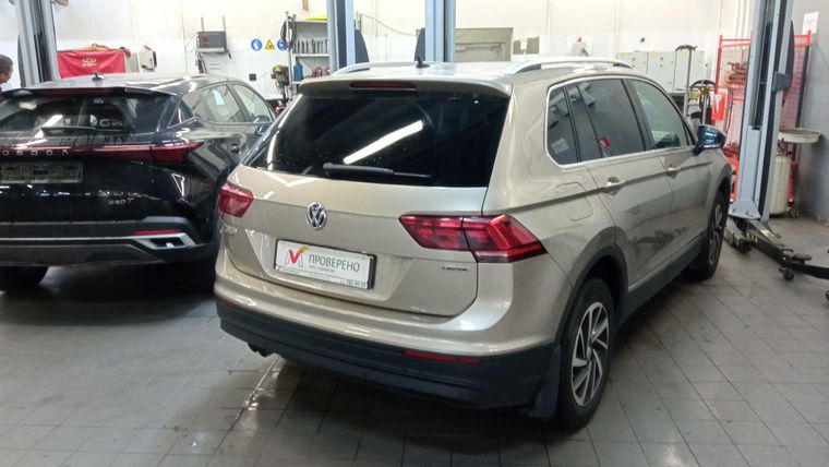 Volkswagen Tiguan 2018 года, 121 171 км - вид 3