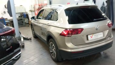 Volkswagen Tiguan 2018 года, 121 171 км - вид 4