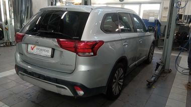 Mitsubishi Outlander 2019 года, 163 930 км - вид 3