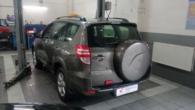 Toyota RAV4 2010 года, 64 431 км - вид 4