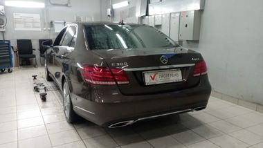 Mercedes-Benz E-класс 2013 года, 160 522 км - вид 4