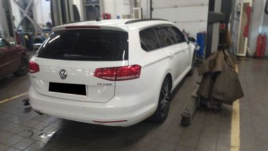 Volkswagen Passat 2017 года, 156 481 км - вид 3