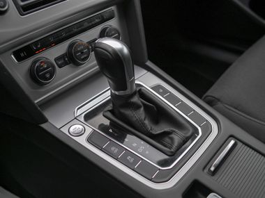 Volkswagen Passat 2017 года, 156 481 км - вид 9