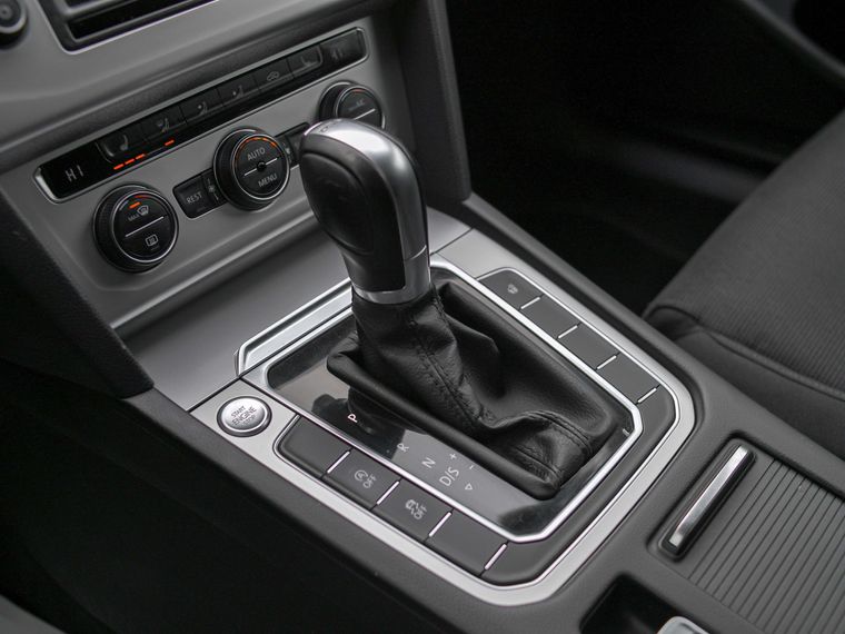 Volkswagen Passat 2017 года, 156 481 км - вид 9