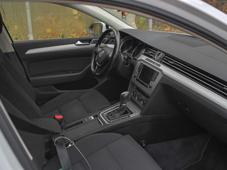 Volkswagen Passat 2017 года, 156 481 км - вид 13