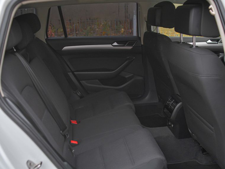 Volkswagen Passat 2017 года, 156 481 км - вид 14