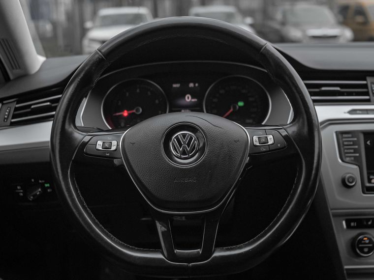 Volkswagen Passat 2017 года, 156 481 км - вид 6