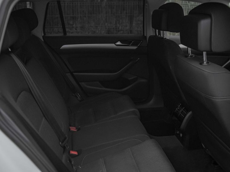 Volkswagen Passat 2017 года, 156 481 км - вид 12