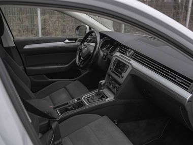 Volkswagen Passat 2017 года, 156 481 км - вид 13