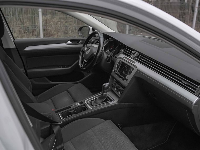 Volkswagen Passat 2017 года, 156 481 км - вид 13