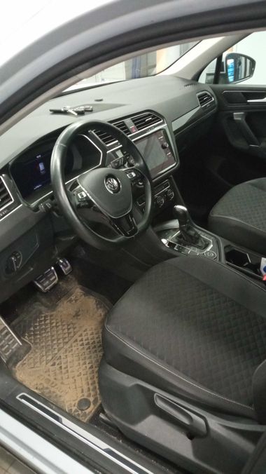 Volkswagen Tiguan 2018 года, 132 706 км - вид 4