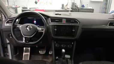 Volkswagen Tiguan 2018 года, 132 706 км - вид 3