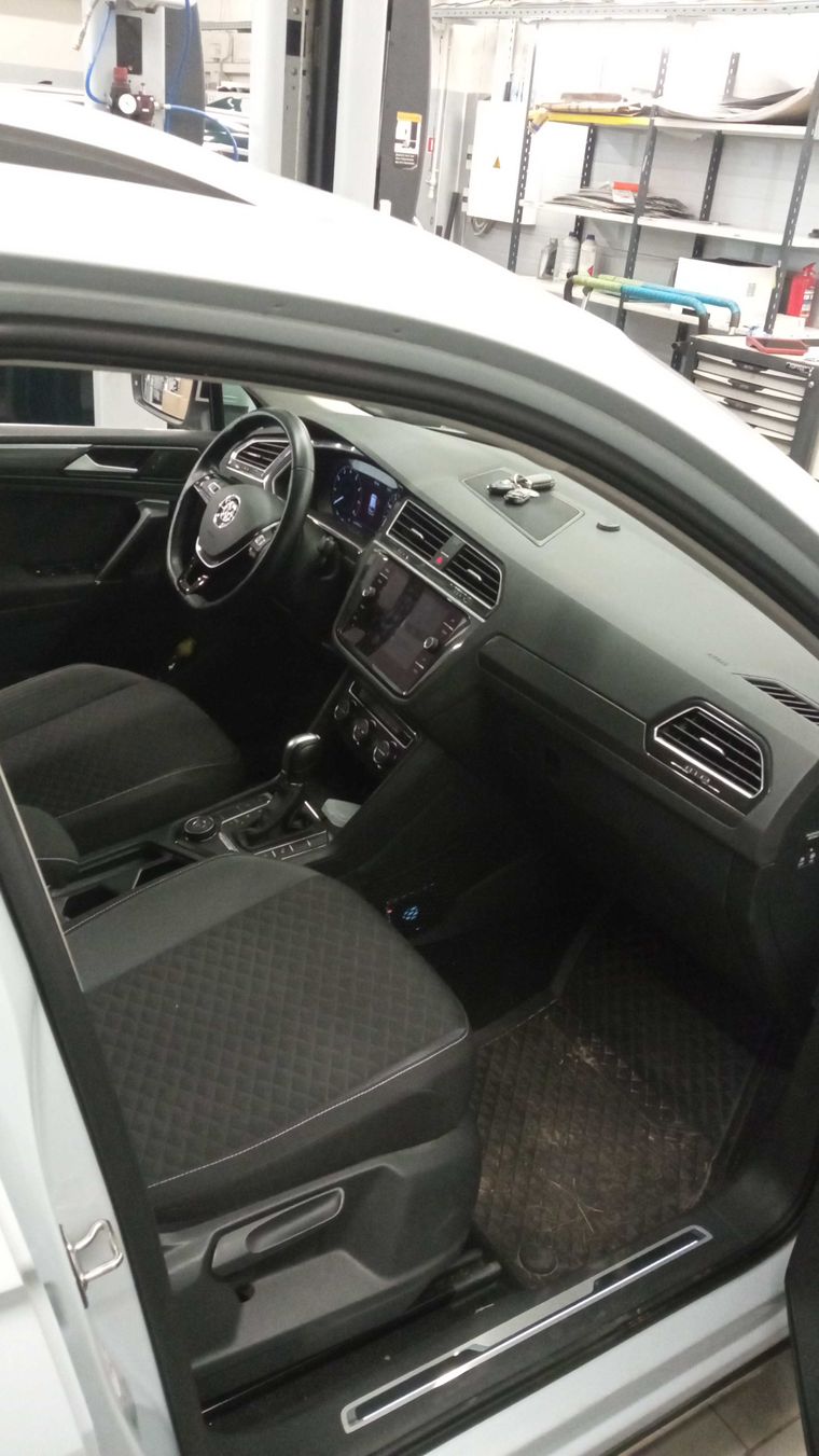 Volkswagen Tiguan 2018 года, 132 706 км - вид 5