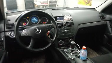 Mercedes-Benz C-класс 2009 года, 247 900 км - вид 5