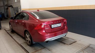 Volvo S60 2012 года, 202 349 км - вид 4