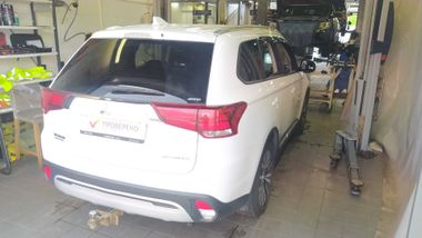 Mitsubishi Outlander 2019 года, 154 949 км - вид 3