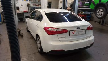 KIA Cerato 2015 года, 238 164 км - вид 4