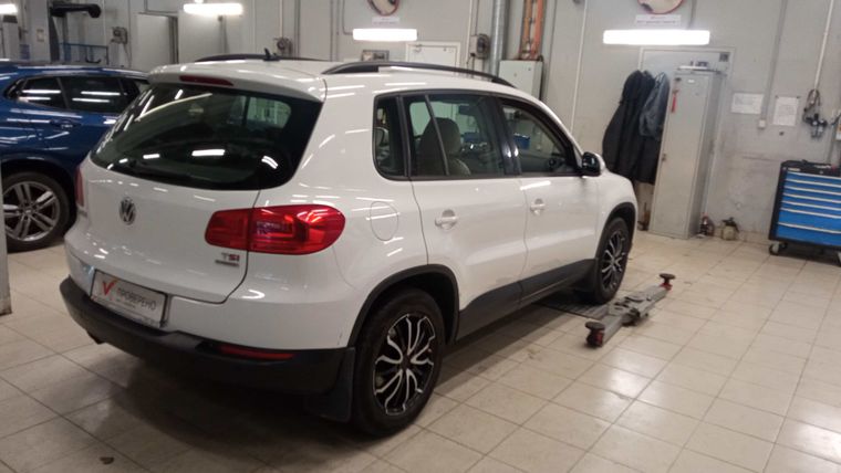 Volkswagen Tiguan 2013 года, 103 960 км - вид 3