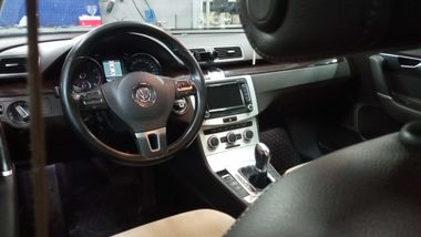 Volkswagen Passat 2012 года, 439 999 км - вид 5