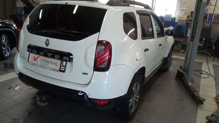 Renault Duster 2018 года, 212 000 км - вид 3