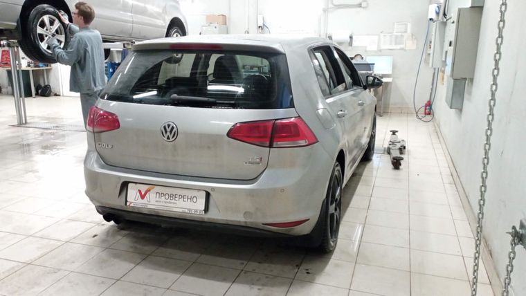 Volkswagen Golf 2013 года, 167 377 км - вид 3