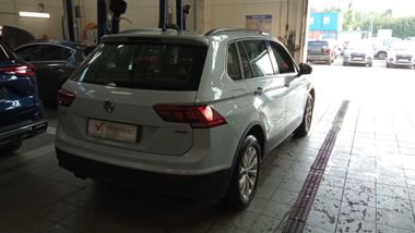 Volkswagen Tiguan 2019 года, 79 723 км - вид 3