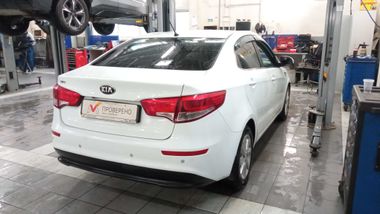 Kia Rio 2015 года, 110 465 км - вид 3