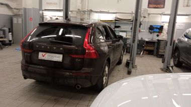 Volvo XC60 2020 года, 50 258 км - вид 3