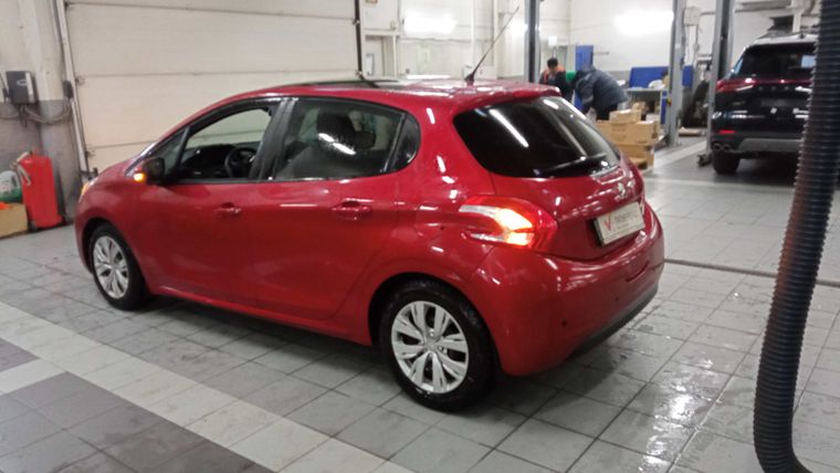 Peugeot 208 2013 года, 74 368 км - вид 4