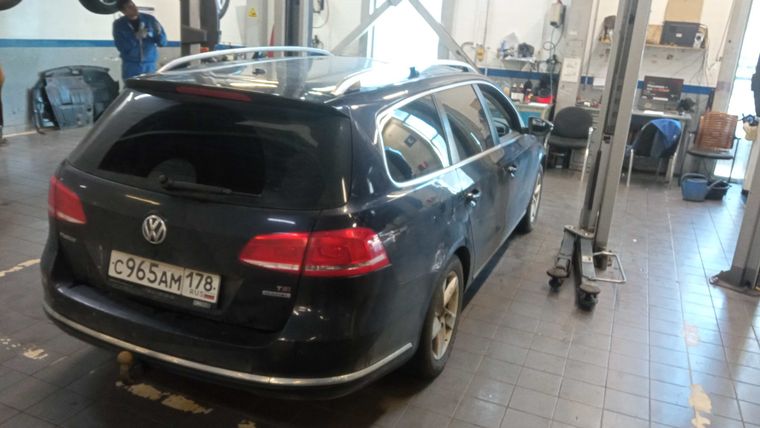 Volkswagen Passat 2011 года, 201 492 км - вид 3
