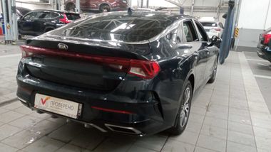 KIA K5 2021 года, 92 192 км - вид 3