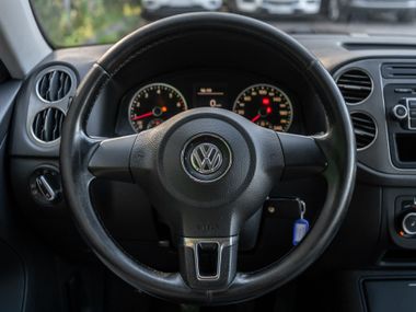 Volkswagen Tiguan 2011 года, 258 958 км - вид 6