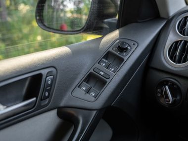 Volkswagen Tiguan 2011 года, 258 958 км - вид 9