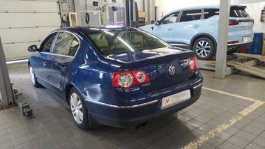 Volkswagen Passat 2007 года, 298 000 км - вид 4